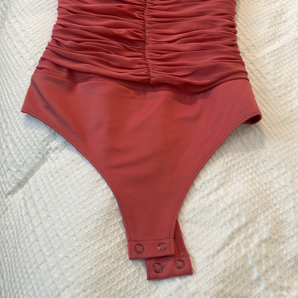 New Express, Ruched bodysuit - Picture 4 of 8